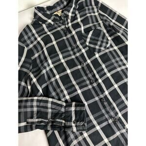 Woolrich Size Medium Black White Plaid Button Down Soft Nylon Long Sleeve Shirt